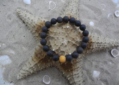 Natural Baltic black unpolished amber round beads bracelet BRA19